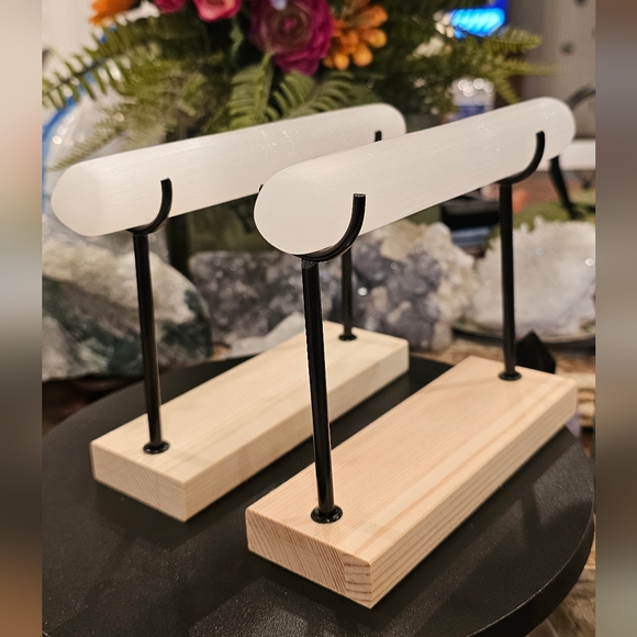 COPY - Selenite Bracelet Stand and cleanser 7.2" x 5.0" - Picture 4 of 5